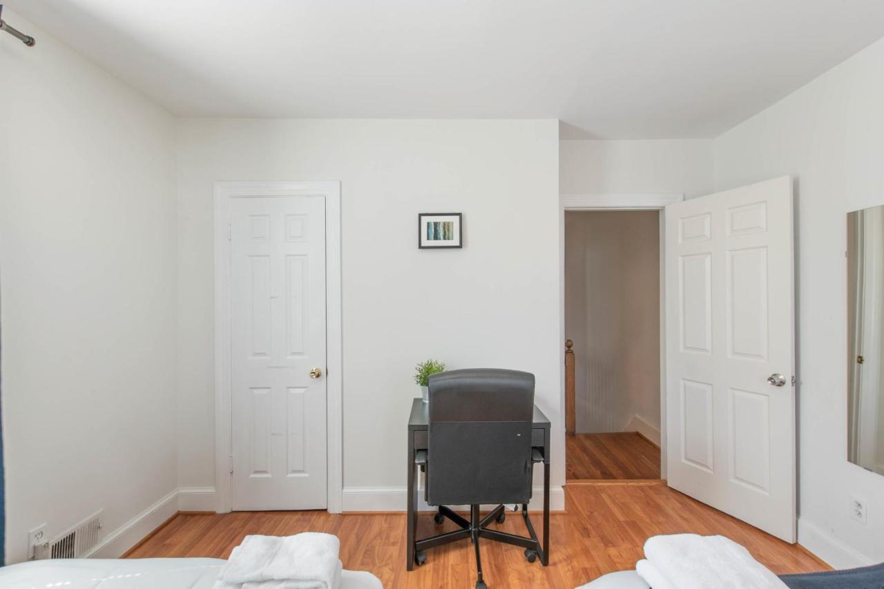 3Br Colonial House With Parking By Cozysuites アレクサンドリア エクステリア 写真